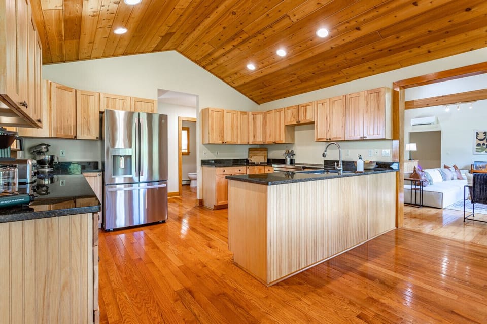 Large kitchen, perfect for meal preparation