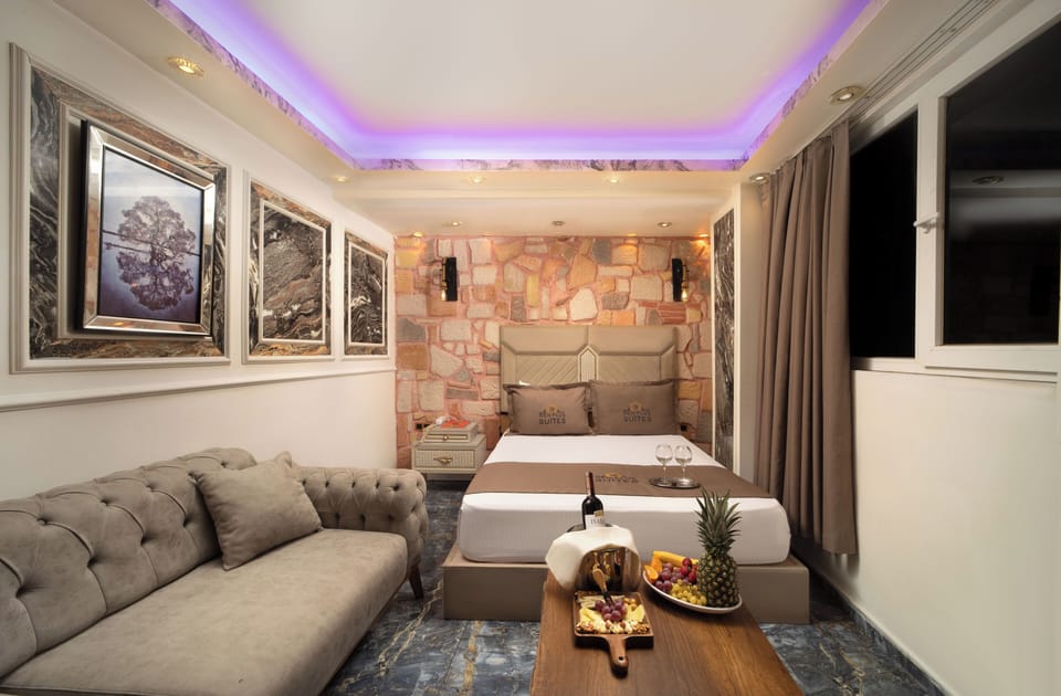 Comfort Studio | Individually decorated, individually furnished, desk, free WiFi