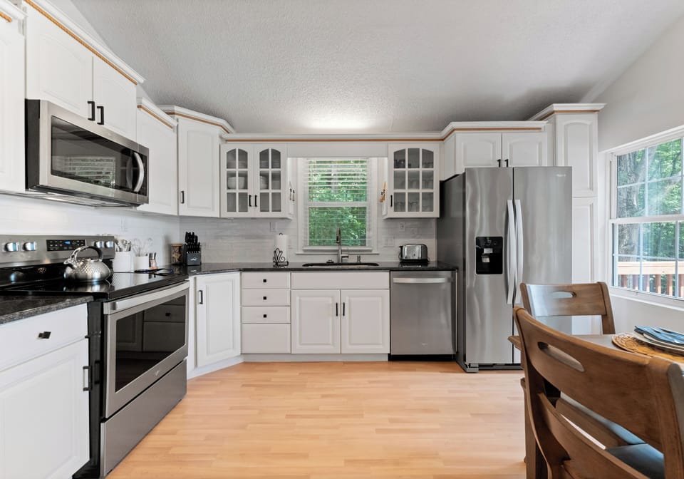 Fully equipped kitchen.