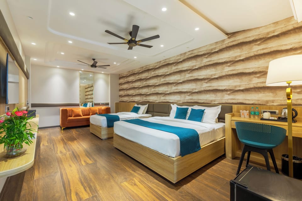 Suite, City View | Desk, laptop workspace, free WiFi