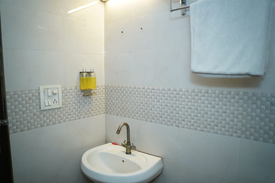 Deluxe Room | Bathroom | Towels