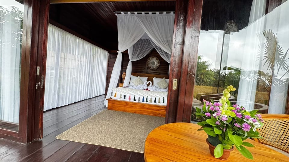 Suite, 1 King Bed | In-room safe, desk, free WiFi
