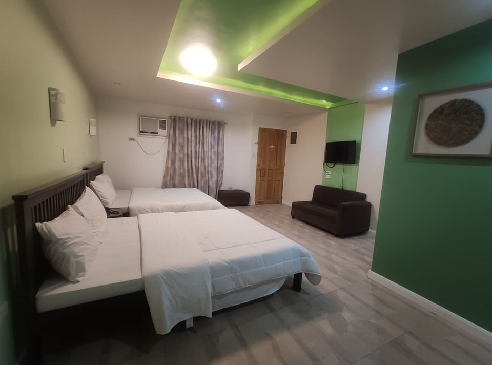 Deluxe Room, Non Smoking | Egyptian cotton sheets, premium bedding, desk, blackout drapes