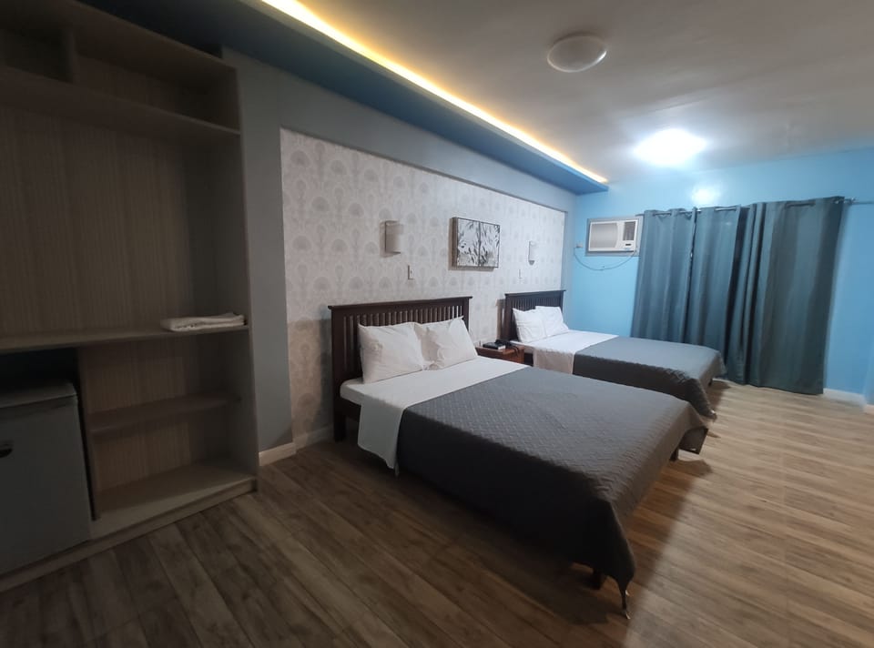 Deluxe Room, Non Smoking | Egyptian cotton sheets, premium bedding, desk, blackout drapes