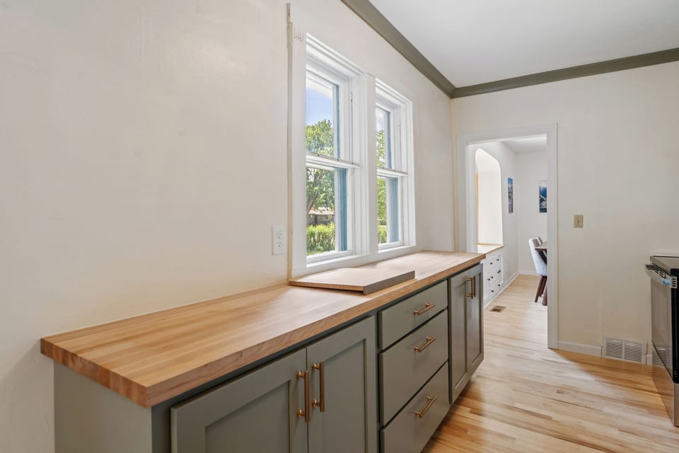 Butcher block kitchen counter.  Please, use coasters or hot pads when in use to help us keep it in good shape.