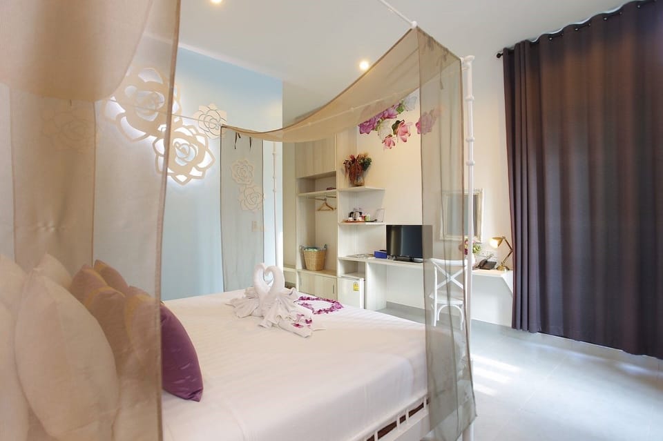 Grand Double Room | Individually decorated, rollaway beds, free WiFi