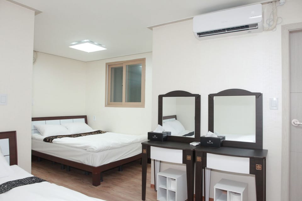 Triple Room (Bigger than most rooms in Seoul) | Soundproofing, free WiFi
