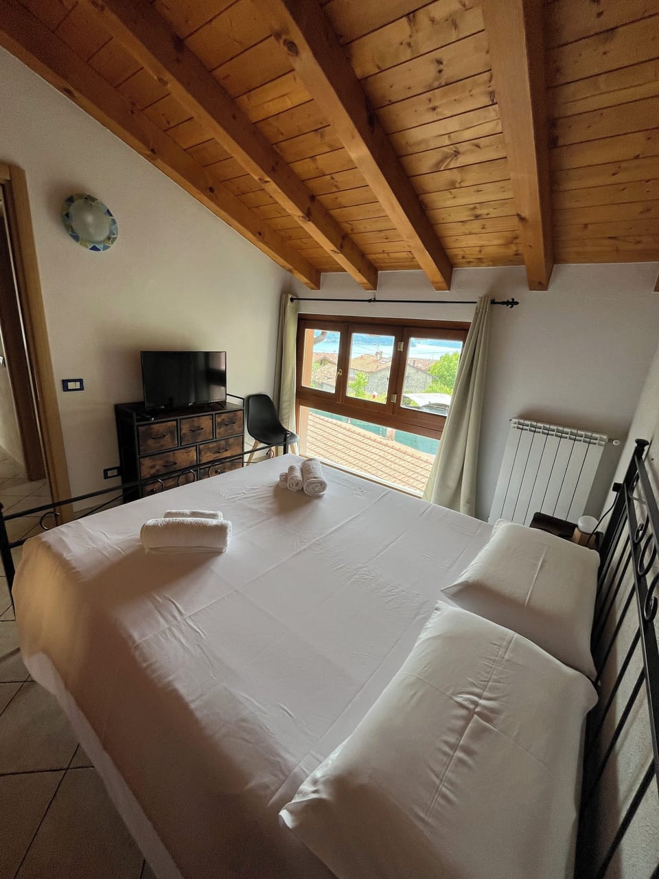 Penthouse, Lake View | Iron/ironing board, free WiFi