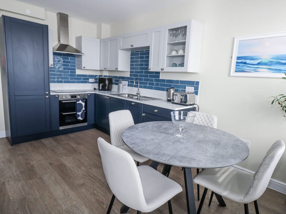 Cottage | Private kitchen | Cookware/dishes/utensils