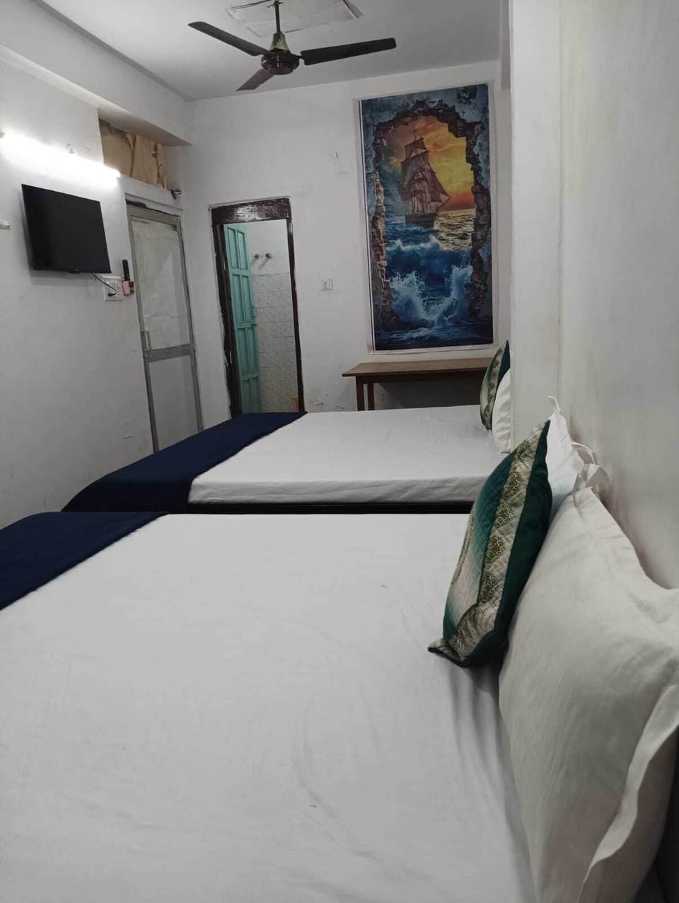 Family Room | Premium bedding, desk, laptop workspace, bed sheets