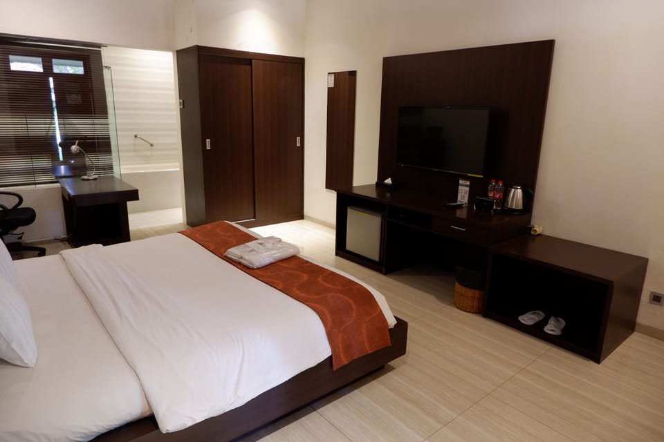 Sanghyang Suite | Desk, blackout drapes, rollaway beds (surcharge), WiFi (free)