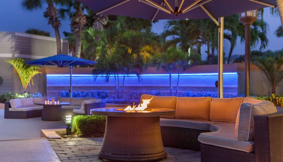 Marriott's Hutchinson Island Resort - Sandpiper Tower - Outdoor Sitting Area