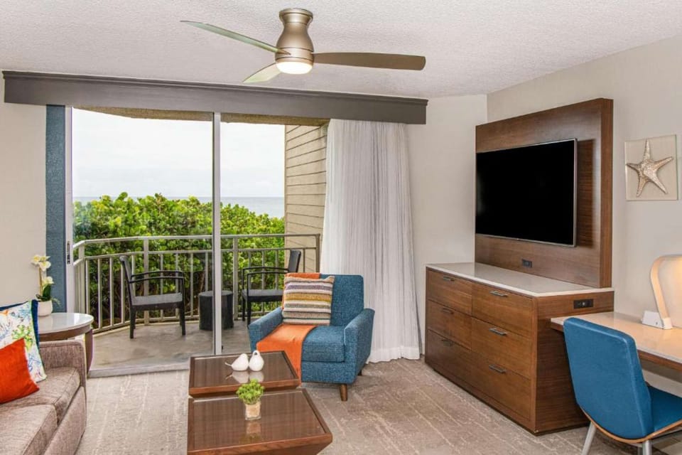 - 1 Bedroom Condominium, 1 King, Sofa bed, Beachfront Tower
