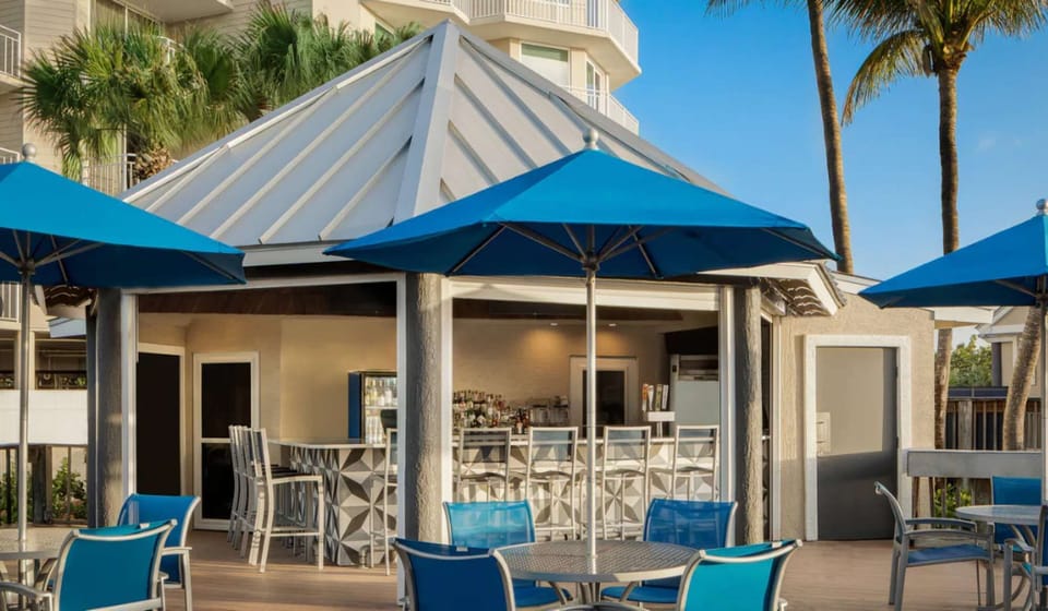 Head to Sandpiper in Stuart for a refreshing cocktail, delicious sandwich or fresh salad. Dine at the restaurant or order to-go and enjoy your meal on the Hutchinson Island shoreline.