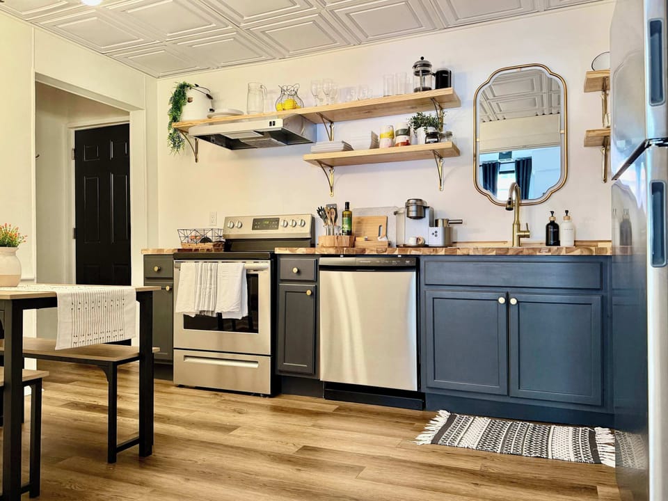 KITCHEN: A stove/oven, dishwasher, and refrigerator are available for your use. You'll find a starter set of dishwasher pods stored under the sink.
