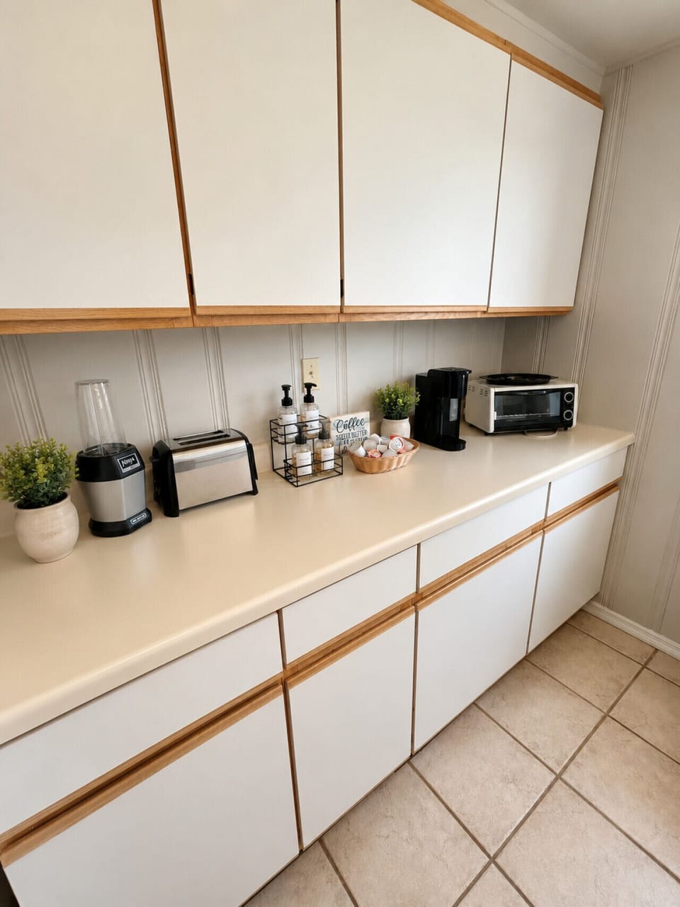 This fully stocked kitchen had everything you need to make a great dinner after a long day on the lake.
