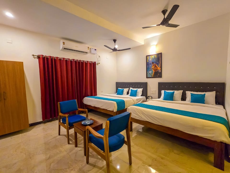 Deluxe Quadruple Room | In-room safe, desk, soundproofing, free WiFi
