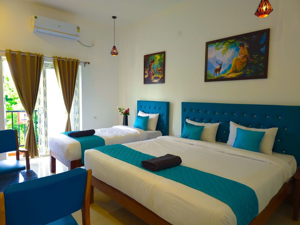 Deluxe Triple Room | In-room safe, desk, soundproofing, free WiFi