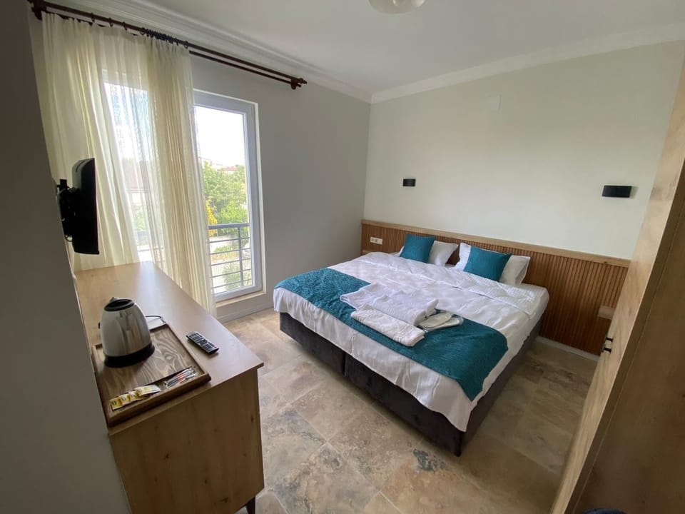 Standard Double or Twin Room, Garden View | Desk, laptop workspace, free WiFi