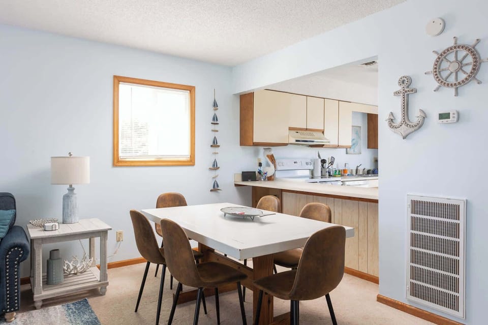 Mid Level Dining Area (Seats 6) w/ Kitchen