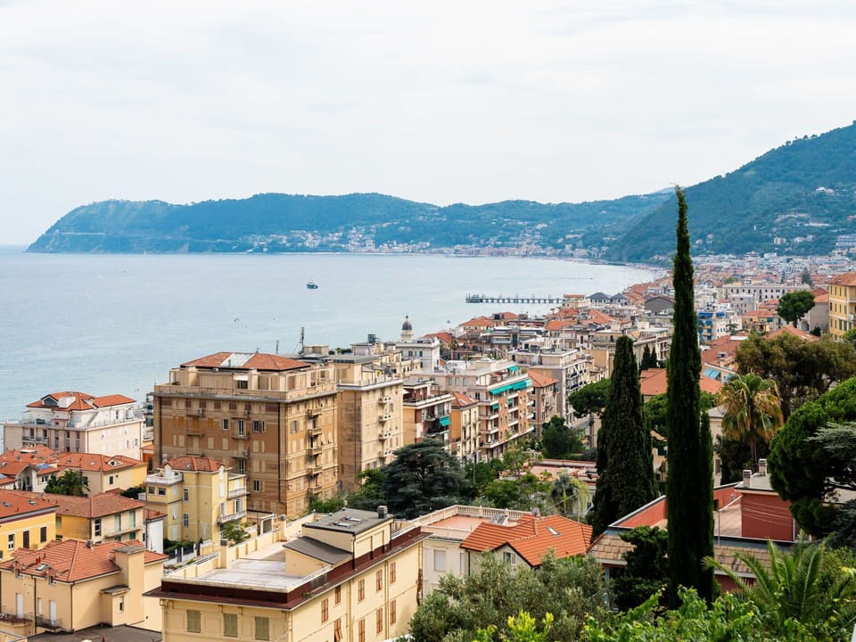 Mountainous Landforms, Residential Area, City, Hill, Urban Area, Mountain, Coast, Town, Neighbourhood, Horizon