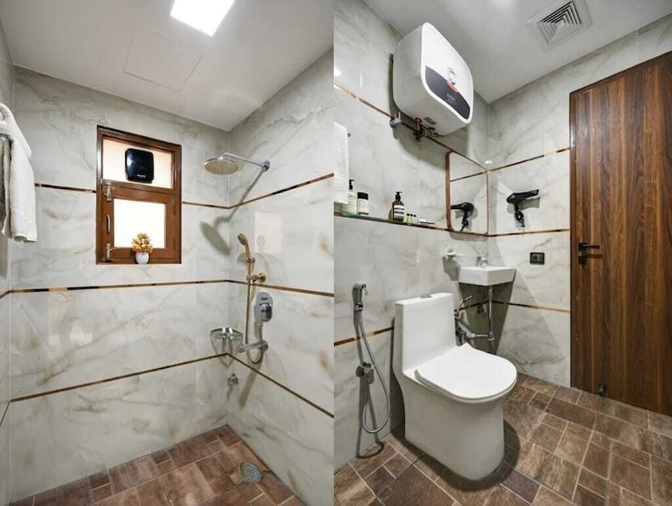 Superior Room, Balcony, City View | Bathroom | Shower, hydromassage showerhead, designer toiletries