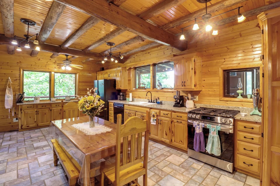 House (3 Bedrooms) | Interior
