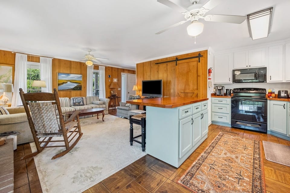 House, 4 Bedrooms | Living area
