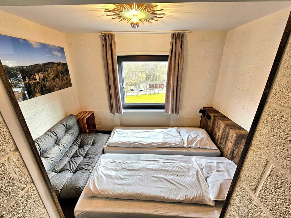 Twin Room | In-room safe, soundproofing, free WiFi, bed sheets