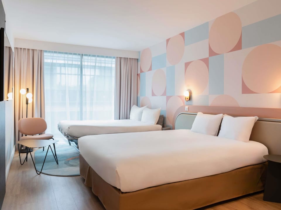 Premium bedding, desk, blackout drapes, soundproofing