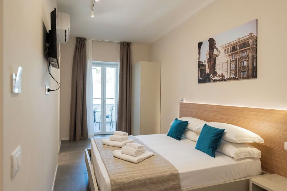 Superior Double or Twin Room, Courtyard View | In-room safe, desk, free WiFi