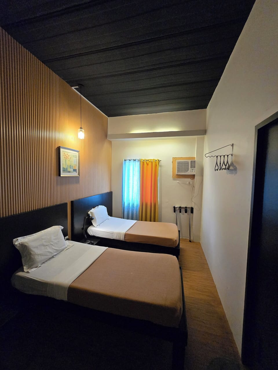 Twin Deluxe | Desk, blackout drapes, rollaway beds, free WiFi