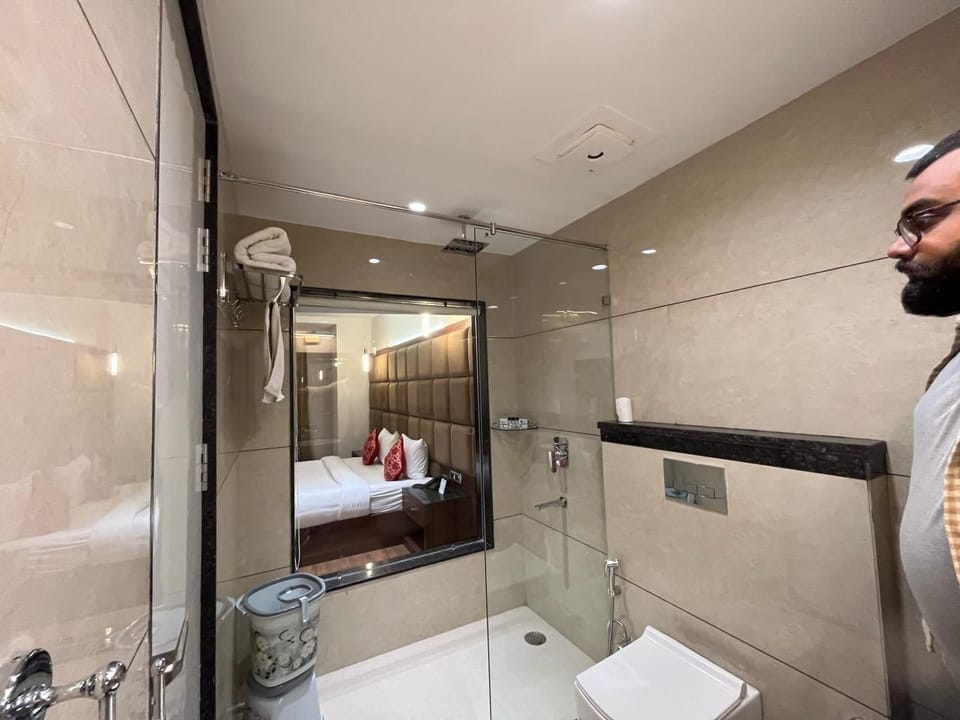 Towels, soap, shampoo, toilet paper
