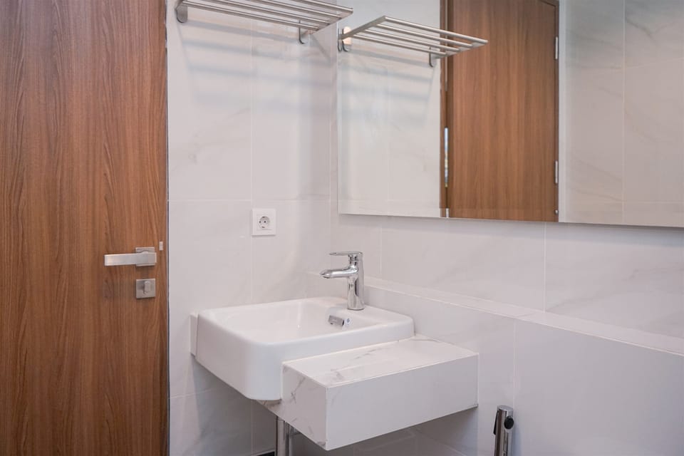 Standard Studio | Bathroom