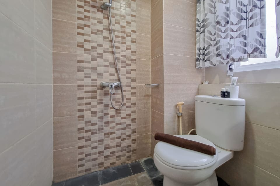 Standard Studio | Bathroom
