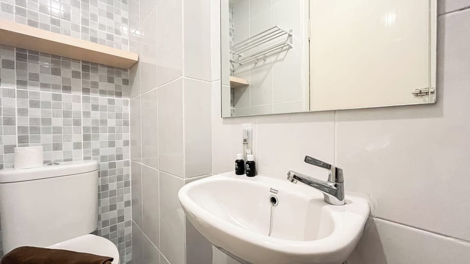 Standard Studio | Bathroom