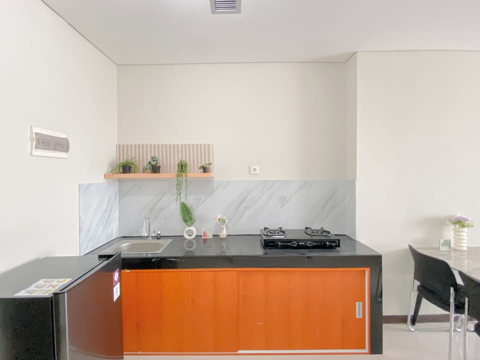 Standard Apartment | Private kitchen | Stovetop, rice cooker