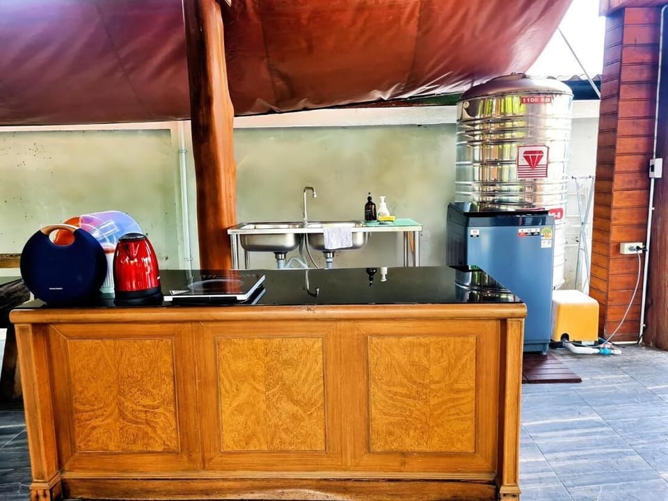 House, 3 Bedrooms, Smoking, Balcony | Private kitchen