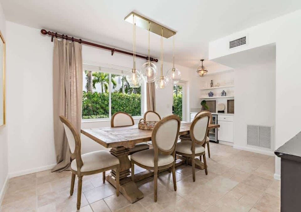 DiningRoom