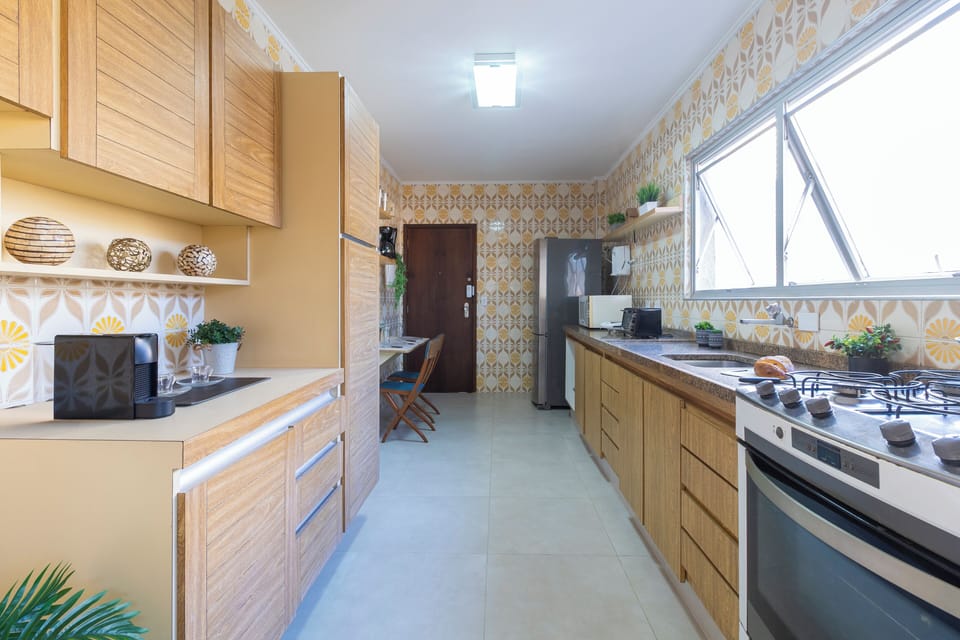 Apartment | Private kitchen | Toaster oven, paper towels, dining table
