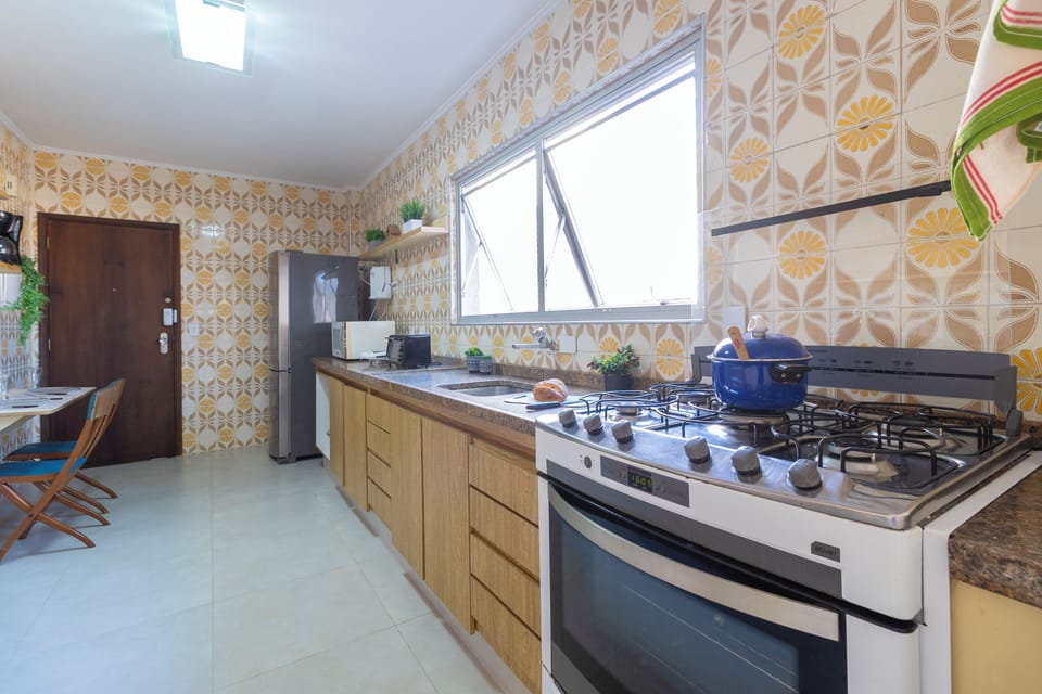 Apartment | Private kitchen | Toaster oven, paper towels, dining table