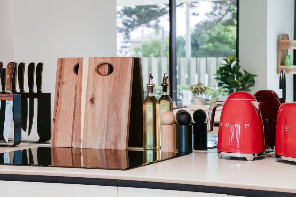 Kitchen amenities