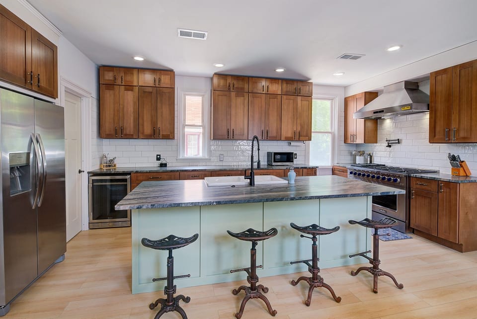 Spacious kitchen, with everything you need for the perfect meal, waffle maker, instantpot, rice maker, blender, food processor and more