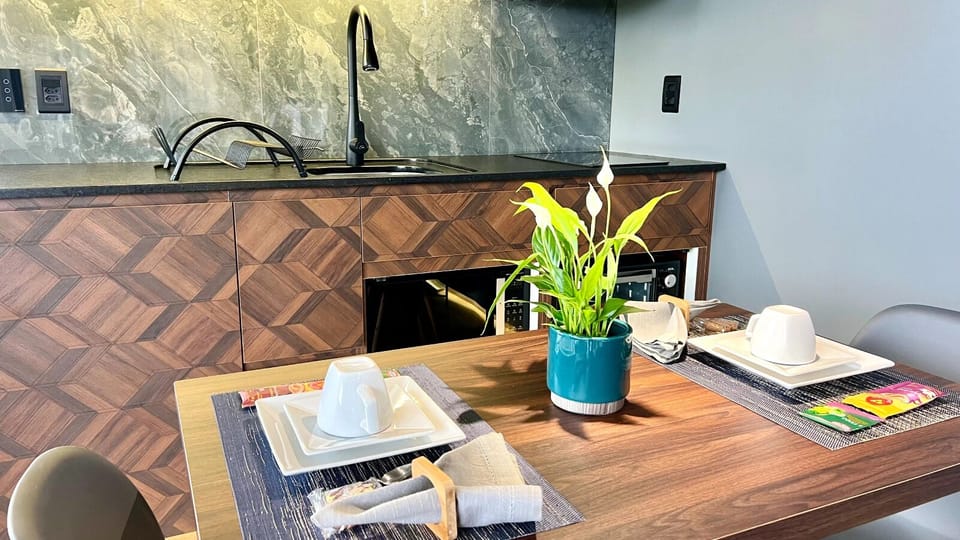 Honeymoon Cabin | Private kitchen | Toaster, blender, toaster oven, spices