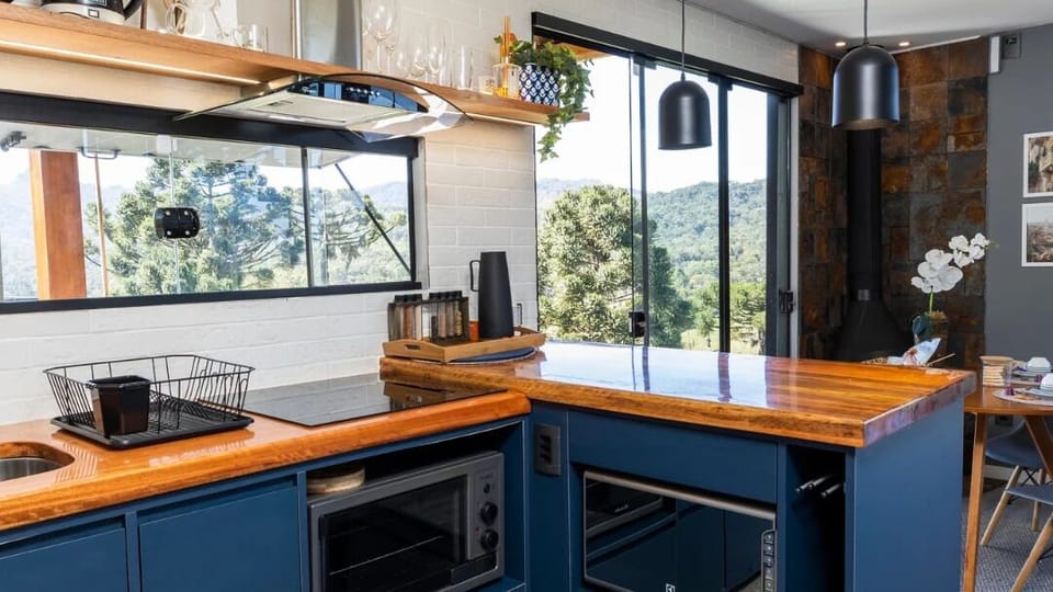 Romantic Cabin | Private kitchen | Toaster, blender, toaster oven, spices