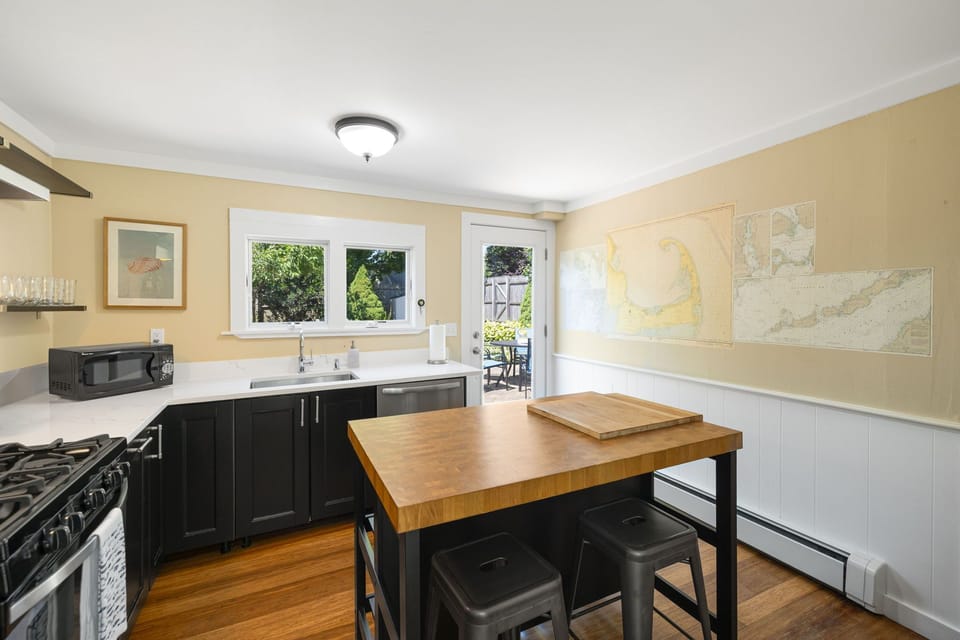 Grab a quick, delicious breakfast right here at the convenient kitchen island 