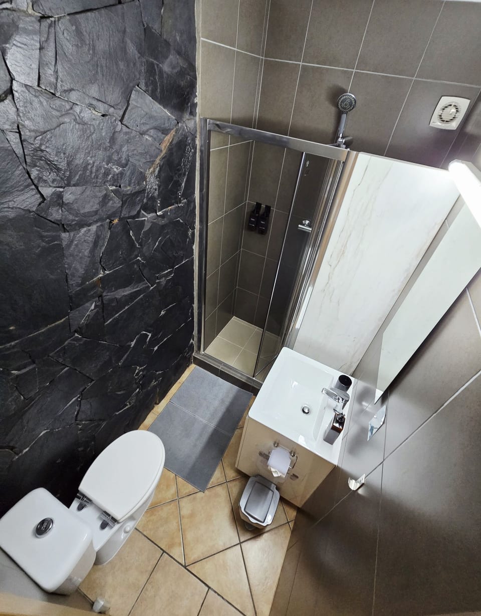 Romantic Double Room, Private Bathroom | Bathroom | Hair dryer, soap, shampoo, toilet paper