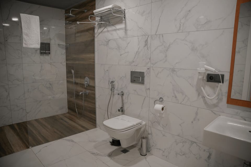 Executive Quadruple Room, Non Smoking | Bathroom | Shower, rainfall showerhead, hair dryer, slippers