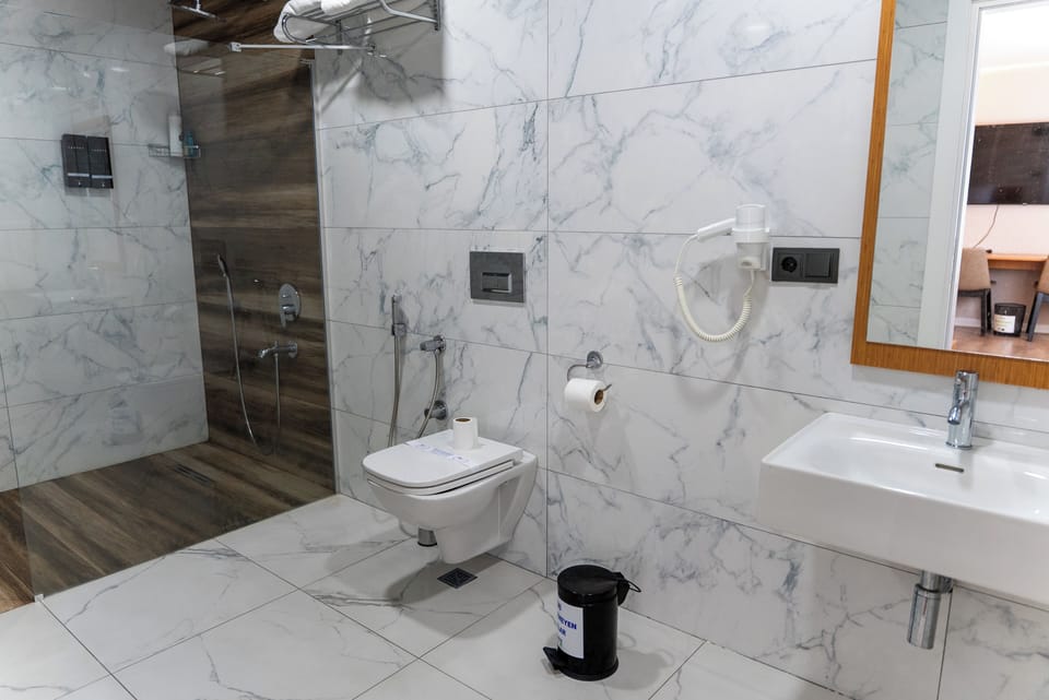 Premium Triple Room | Bathroom | Shower, rainfall showerhead, hair dryer, slippers