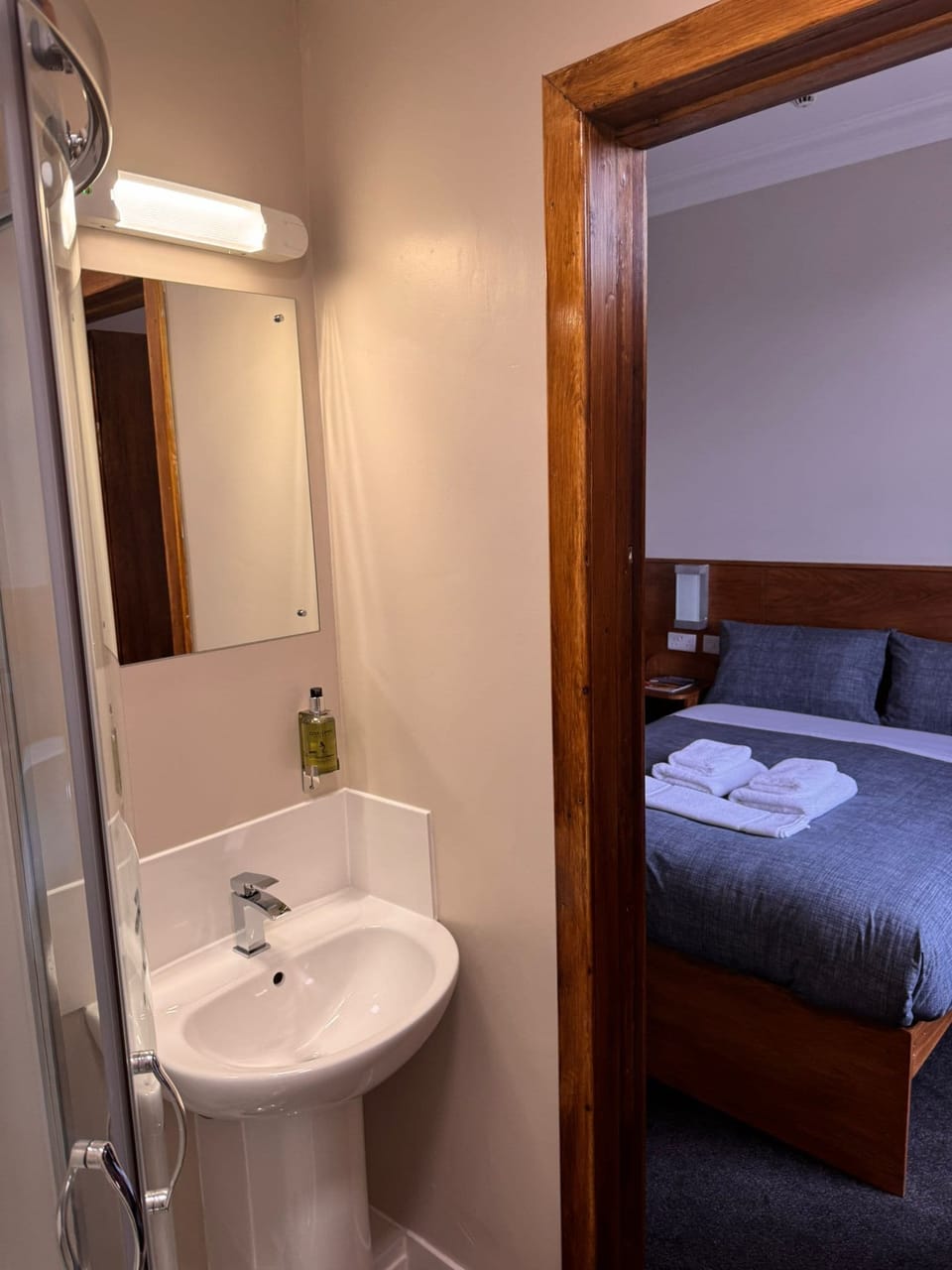 Basic Double Room | Free WiFi
